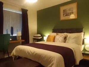 Home Away From Home At Ideal Home & Cottage,Inviting 4 Bedroom Apartment,Sleep 8, Ideal For Contractors, Family & Groups - 沃尔索尔