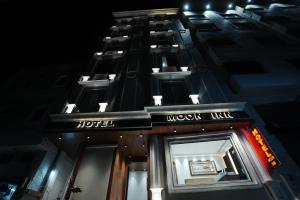 Hotel Moon Inn JUST 2 MIN WALK FROM GOLDEN TEMPLE & JALLIANWALA BAGH