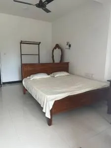 Red Uncle's House R1 - Batigama