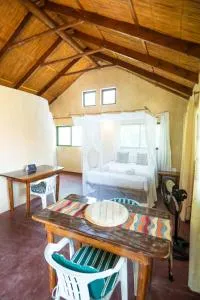 Tree House Cottage, Garden Views, Hot Water - N. Gungula