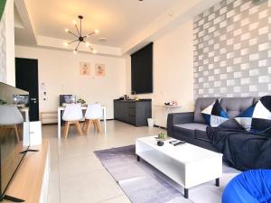 SoftGrey 2 Rooms Apartment, 4 plus 2 Pax at Urban Suites
