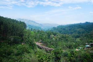 Ella Nine Arch lodge