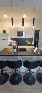 Apartment Mandrać with sea view and free parking