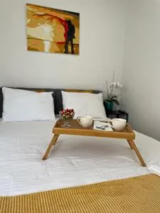 Yellow Apartment - Tăuţii