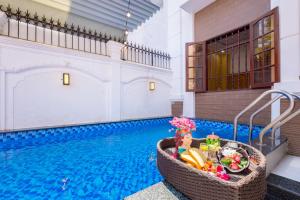 25 Lạc Long Quân, 8 phòng ngủ bãi sau