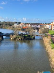 Côté Lac studio 4pers avec terrasse vue sur le lac et parc aquatique gratuit