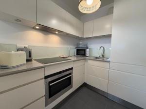 Sunny & modern beach apartment