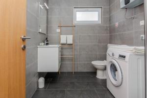 Royal choice with pool