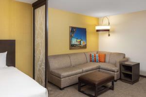 King Room with Roll-In Shower - Disability Access room in Hyatt Place Santa Cruz