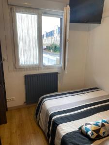 Appartements Nancy, Magnifique studio totalement climatise, meuble, salle de bains et wc separes, parking prive, cuisine equipee, WIFI : photos des chambres