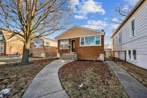 Charming Belmont Heights Oasis home - River Grove