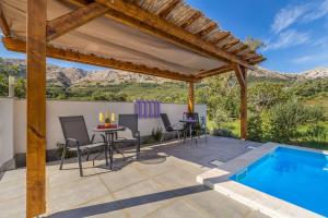 Studio apartman u kući s bazenom