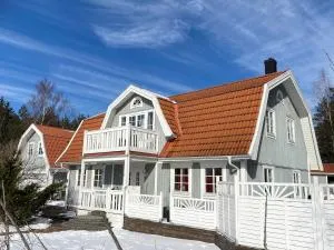 Grand 5 Room Villa in Kallfors, Järna, Stockholm near Forest, the Baltic Sea and a Golf course - a whole house no shared rooms - Nynäshamn