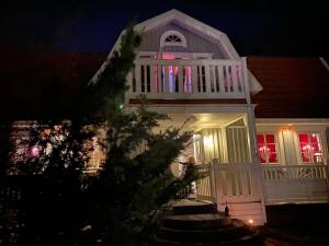 Grand 5 Room Villa in Kallfors, Järna, Stockholm near Forest, the Baltic Sea and a Golf course - a whole house no shared rooms