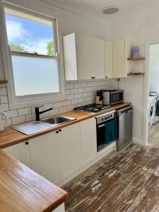 Sandon Point Coastal Cottage