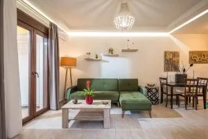 Agora 5 streets apartment - 卡塔拉噶略翁