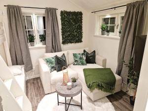 Mysig timmerstuga på dalagård