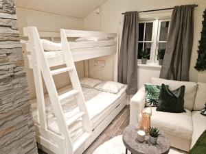 Mysig timmerstuga på dalagård