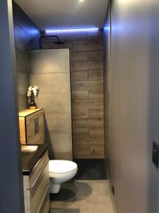Maisons de vacances Le Monde Ephemere d Emilie Logement independant 2etoiles avec jacuzzi : photos des chambres