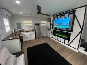 The Sahara Guesthouse with Spa Tub - Conley