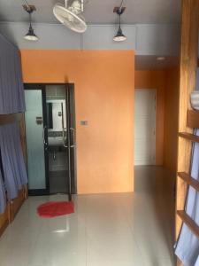 NOMAD HOSTEL KRABI AND TRAVEl