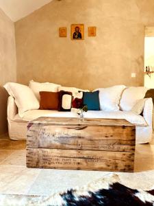 Appartements Romantic Med Chic Retreat with pool on GR trail : photos des chambres