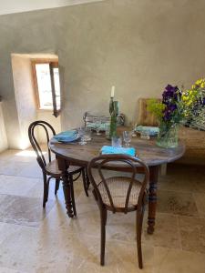 Appartements Romantic Med Chic Retreat with pool on GR trail : photos des chambres
