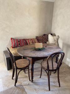 Appartements Romantic Med Chic Retreat with pool on GR trail : photos des chambres