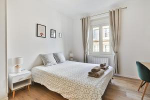 Lovely quiet 2 rooms close to center with balcony