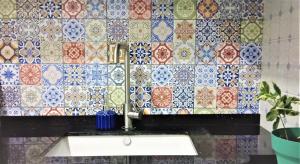 Colorful & Central 2 Bedroom Apt With A Patio