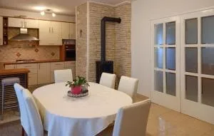3 Bedroom Amazing Home In Podgradina - Gradina