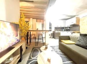 Appartements Maison Hyper Centre Rouen - Patio - TV 4K - WIFI-Fibre - 4 chambres - Machine a laver - Seche linge - Lave Vaisselle - Confort - Spacieux : photos des chambres