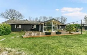 Nice Home In Strøby With Wifi - Strøby Ladeplads