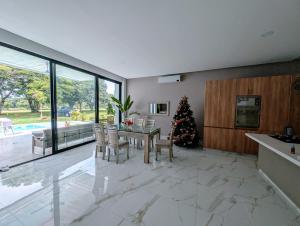 Casa en Club Campestre frente a Campo de Golf