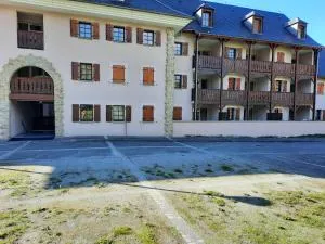 appart 4 pers ,petite terrasse, jardinet - 埃斯奎泽-塞雷