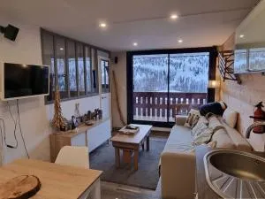 Appartement rénové au calme avec balcon, 1 chambre, coin nuit et parking - Proche Isola 2000 - FR-1-292-137