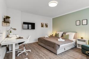 SHINY HOMES - Trendy Apartment Close to City Center