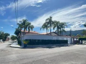 Casa Alto Padrão com Piscina - Vila Balneária
