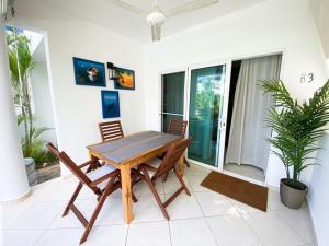 Gorgeous apartment steps to Playa Punta Popy
