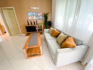 Gorgeous apartment steps to Playa Punta Popy