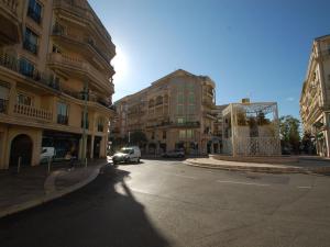 Coquet 2P avec 2 balcons, clim, parking et Wi-Fi gratuit, en plein centre de Menton - FR-1-196-157