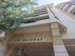 Grand 2P climatisé, terrasse, parking, centre Menton, commerces & plages à pied - FR-1-196-189