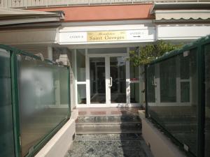 Studio au dernier étage avec terrasse, parking privé, clim, et wifi - centre ville et plage à proximité - FR-1-196-234