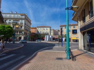 Grand 2P face mer avec balcon, parking, piscine et spa en centre-ville à Menton - FR-1-196-284