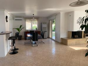 Villa climatisée de lEtang de THAU avec piscine