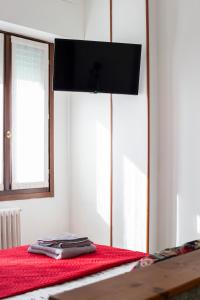 Cozy Design House - 15 Minutes From NAVIGLI-HUMANITAS