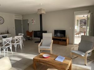 Belle maison avec piscine et terrain entièrement clôturé