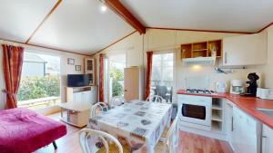 Maisons de vacances Le Chalet de L Auzance - Piscine & Plage : photos des chambres