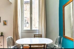 Appartement authentique au centre dAntibes