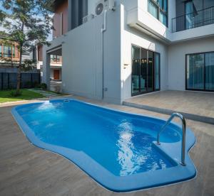The Modern Cozy Luxury Pool Villa in ChiangMai
